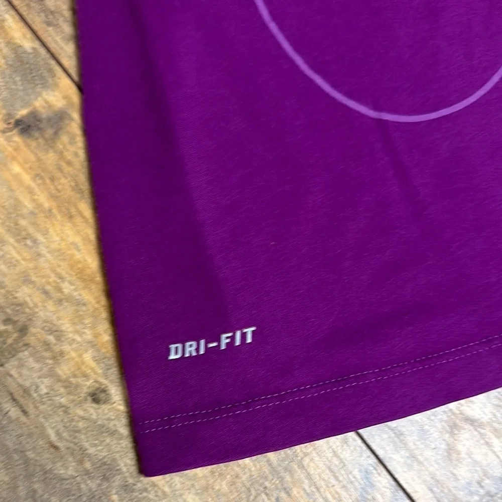 NIKE Ladies Dri-Fit Graphic Fitted Short Sleeve Tee, Size M